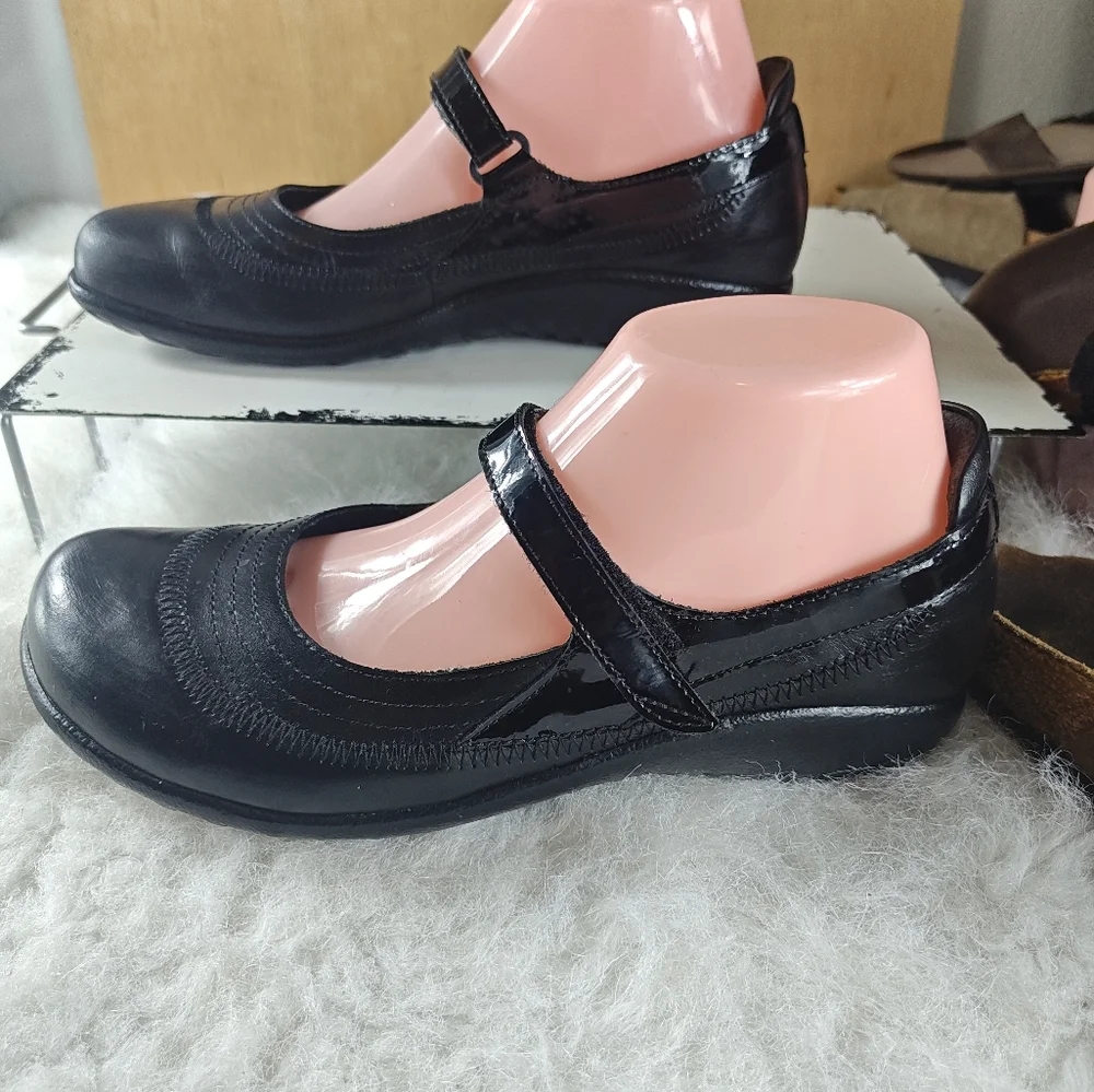 Naot Black Leather Mary Jane Shoes EUR 39 - Picture 6 of 10